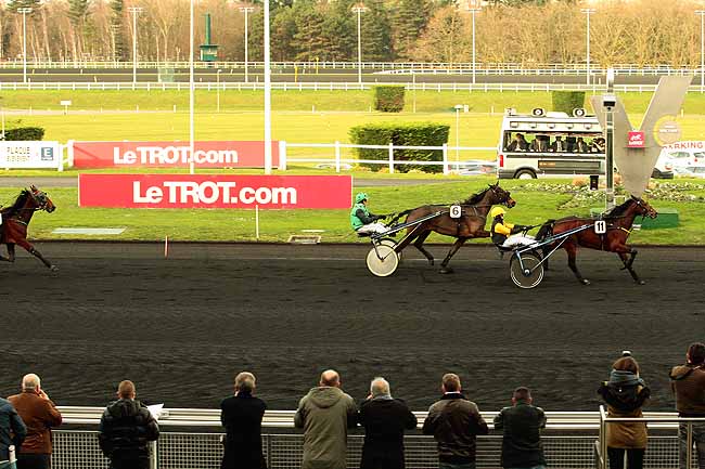 Photo d'arrivée de la course pmu PRIX DE MAGNY-EN-VEXIN à PARIS-VINCENNES le Mercredi 30 décembre 2015
