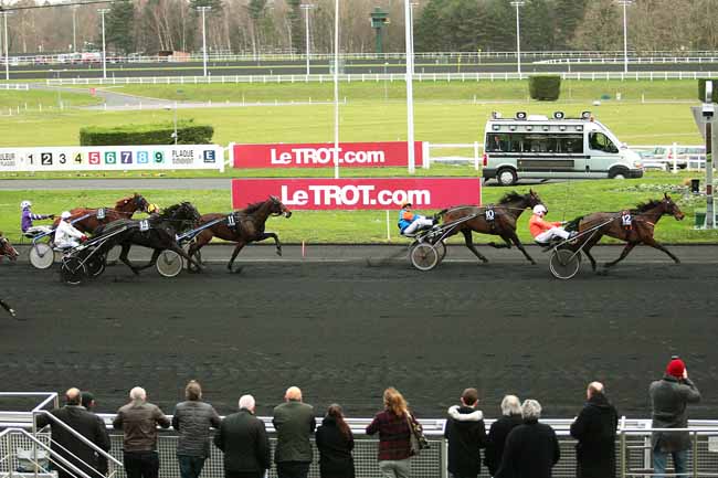 Photo d'arrivée de la course pmu PRIX DE BAR-LE-DUC à PARIS-VINCENNES le Samedi 2 janvier 2016