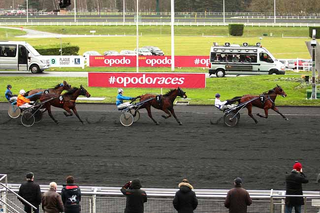 Photo d'arrivée de la course pmu PRIX DE PARILLY à PARIS-VINCENNES le Dimanche 3 janvier 2016