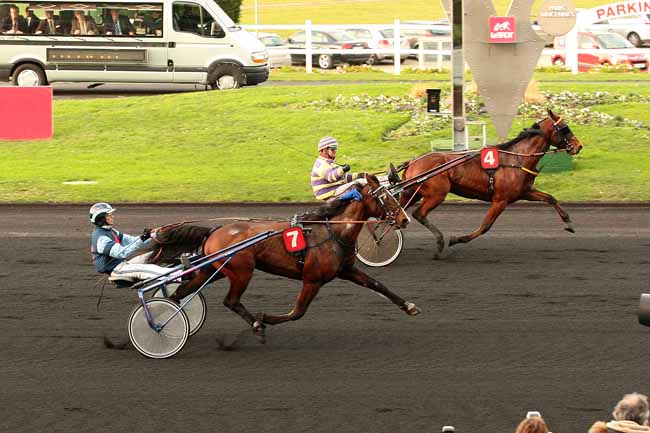 Photo d'arrivée de la course pmu PRIX DE JUSSAC à PARIS-VINCENNES le Lundi 4 janvier 2016
