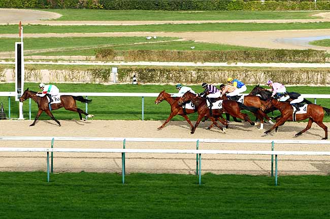 Photo d'arrivée de la course pmu PRIX DES RUS à DEAUVILLE le Lundi 4 janvier 2016