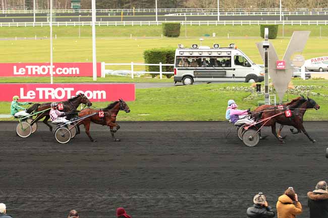 Photo d'arrivée de la course pmu PRIX DE BONNEUIL à PARIS-VINCENNES le Mercredi 6 janvier 2016