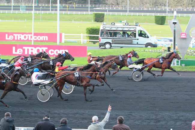 Photo d'arrivée de la course pmu PRIX DE BRETEUIL à PARIS-VINCENNES le Samedi 9 janvier 2016