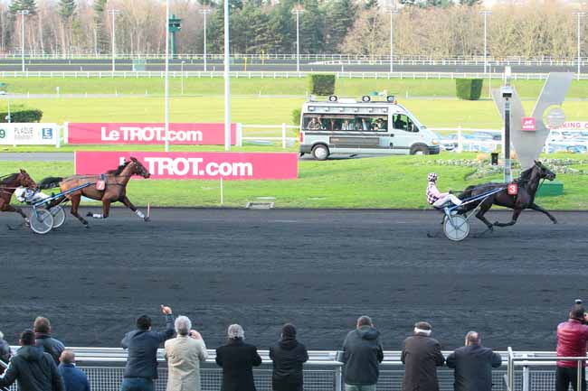 Photo d'arrivée de la course pmu PRIX DE CHATEAUGIRON à PARIS-VINCENNES le Samedi 9 janvier 2016