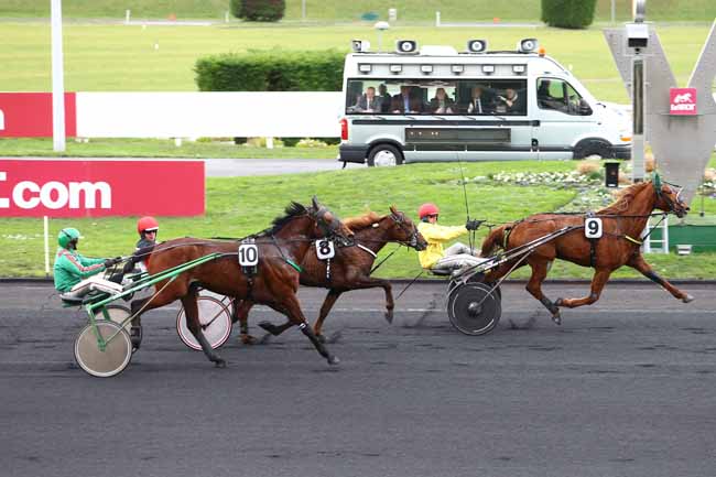Photo d'arrivée de la course pmu PRIX DE CROISSANVILLE à PARIS-VINCENNES le Lundi 11 janvier 2016