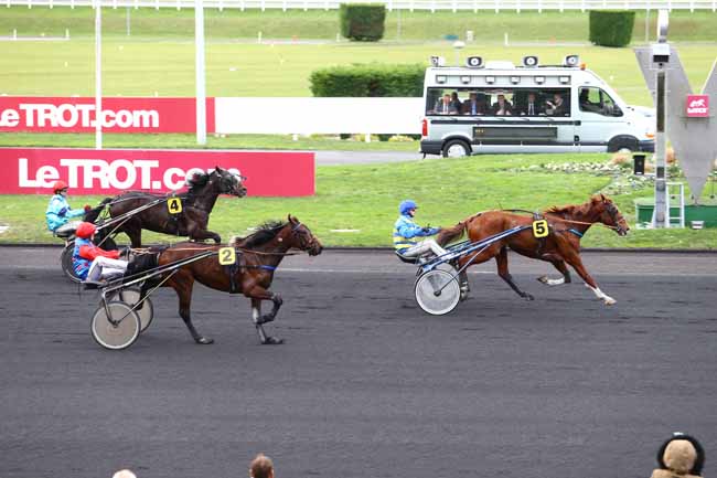 Photo d'arrivée de la course pmu PRIX D'ETREPAGNY à PARIS-VINCENNES le Lundi 11 janvier 2016