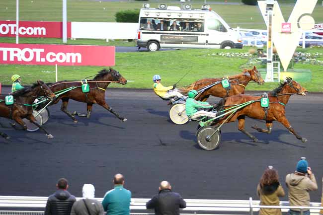 Photo d'arrivée de la course pmu PRIX DE TALENCE à PARIS-VINCENNES le Lundi 11 janvier 2016