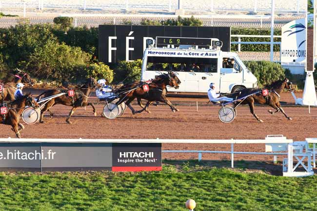 Photo d'arrivée de la course pmu PRIX DE LA COTE D'EMERAUDE à CAGNES-SUR-MER le Mercredi 13 janvier 2016