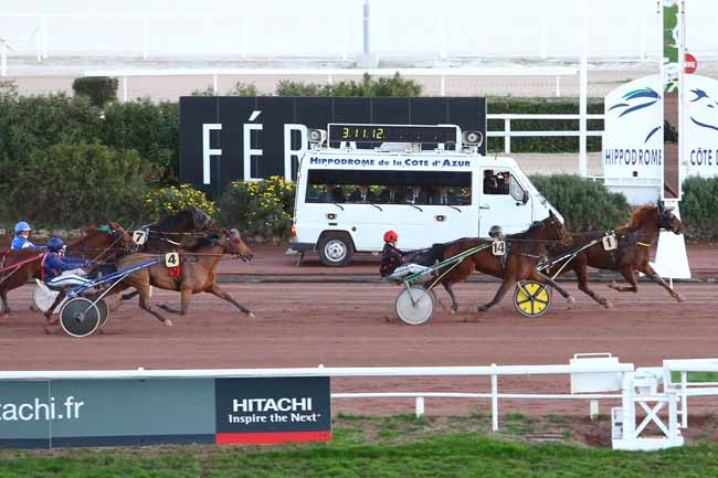 Photo d'arrivée de la course pmu PRIX DES COTES D'ARMOR à CAGNES-SUR-MER le Mercredi 13 janvier 2016