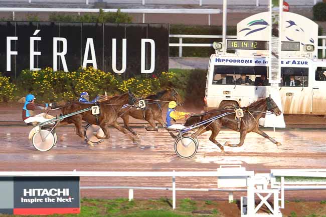 Photo d'arrivée de la course pmu PRIX JUNIOR DU RIB à CAGNES-SUR-MER le Jeudi 14 janvier 2016