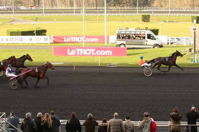 Photo d'arrivée de la course pmu PRIX DU FOREZ à PARIS-VINCENNES le Samedi 16 janvier 2016