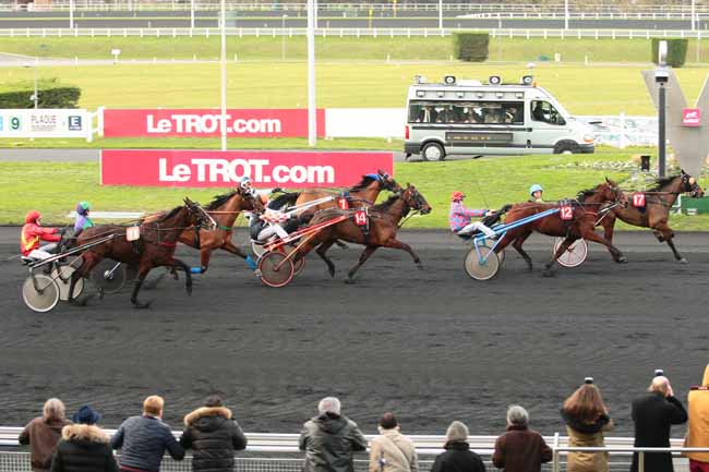 Photo d'arrivée de la course pmu PRIX DE JOINVILLE à PARIS-VINCENNES le Samedi 16 janvier 2016