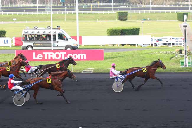 Photo d'arrivée de la course pmu PRIX DE LA BAULE (GR A) à PARIS-VINCENNES le Lundi 18 janvier 2016