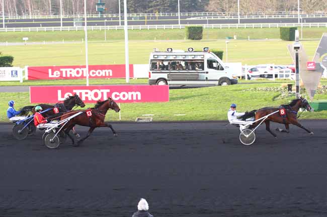 Photo d'arrivée de la course pmu PRIX DE LA BAULE (GR B) à PARIS-VINCENNES le Lundi 18 janvier 2016