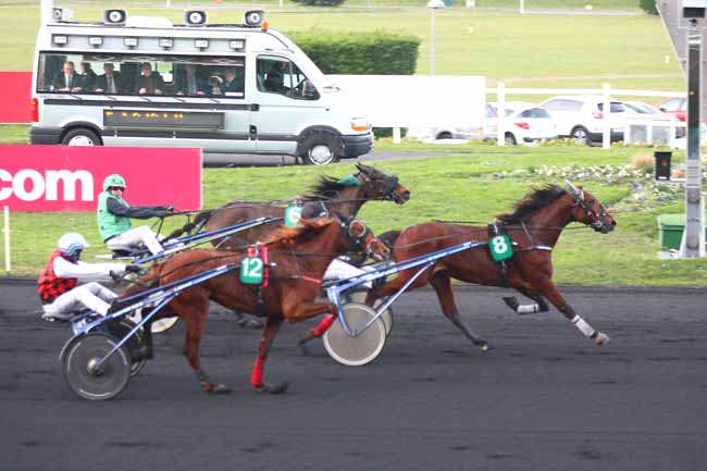 Photo d'arrivée de la course pmu PRIX DE RIOM à PARIS-VINCENNES le Lundi 18 janvier 2016