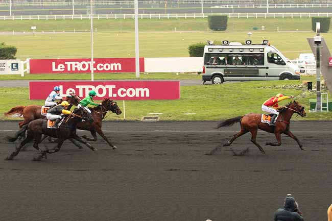 Photo d'arrivée de la course pmu PRIX DE BROSSAC à PARIS-VINCENNES le Vendredi 22 janvier 2016