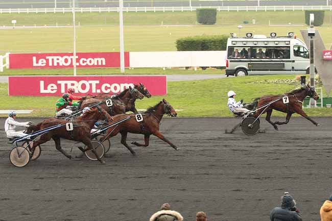 Photo d'arrivée de la course pmu PRIX DE FIGEAC à PARIS-VINCENNES le Vendredi 22 janvier 2016