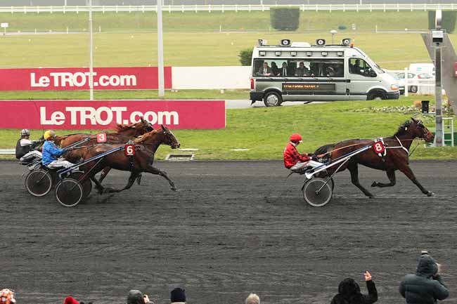 Photo d'arrivée de la course pmu PRIX DE BOUVRON à PARIS-VINCENNES le Vendredi 22 janvier 2016