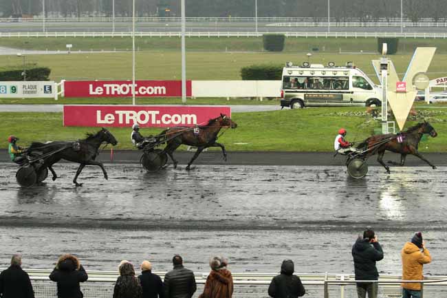 Photo d'arrivée de la course pmu PRIX DE BEAUCOURT à PARIS-VINCENNES le Vendredi 22 janvier 2016