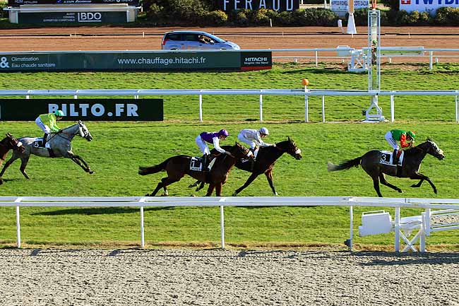 Photo d'arrivée de la course pmu PRIX DES BOUCHES DU LOUP à CAGNES-SUR-MER le Lundi 25 janvier 2016