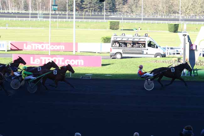 Photo d'arrivée de la course pmu PRIX DE SAINTE-GAUBURGE à PARIS-VINCENNES le Lundi 25 janvier 2016