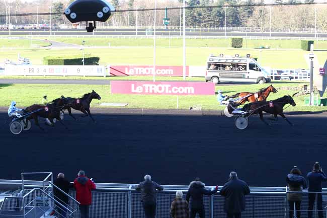 Photo d'arrivée de la course pmu PRIX DE CANTIN à PARIS-VINCENNES le Lundi 25 janvier 2016