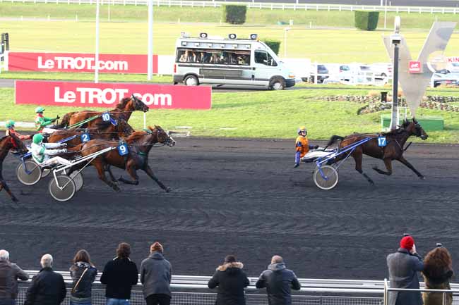 Photo d'arrivée de la course pmu PRIX DE PONTARLIER à PARIS-VINCENNES le Lundi 25 janvier 2016