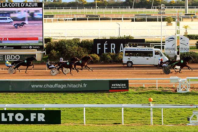 Photo d'arrivée de la course pmu PRIX DU PERIGORD à CAGNES-SUR-MER le Mercredi 27 janvier 2016