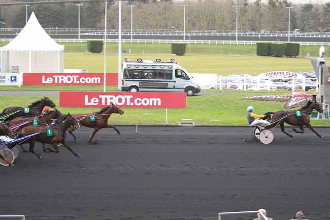 Photo d'arrivée de la course pmu PRIX DE HAMBOURG à PARIS-VINCENNES le Jeudi 28 janvier 2016