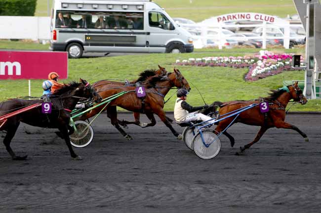 Photo d'arrivée de la course pmu PRIX DES BALEARES à PARIS-VINCENNES le Jeudi 28 janvier 2016