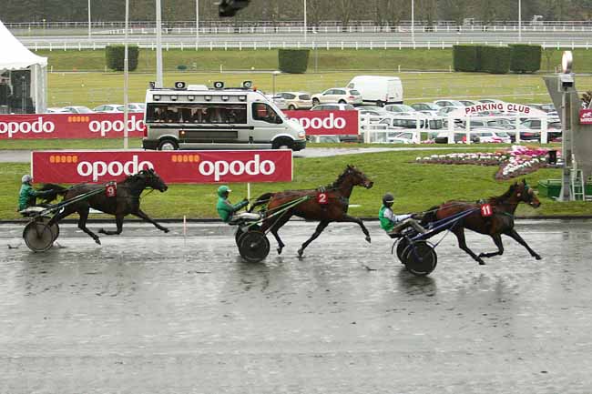 Photo d'arrivée de la course pmu PRIX VARENNE à PARIS-VINCENNES le Samedi 30 janvier 2016