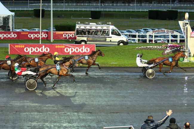 Photo d'arrivée de la course pmu COUPE D'EUROPE DES AMATEURS - PRIX DE SAINT-CLOUD à PARIS-VINCENNES le Samedi 30 janvier 2016