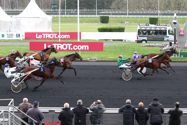 Photo d'arrivée de la course pmu PRIX DE RETHEL à PARIS-VINCENNES le Lundi 1 février 2016