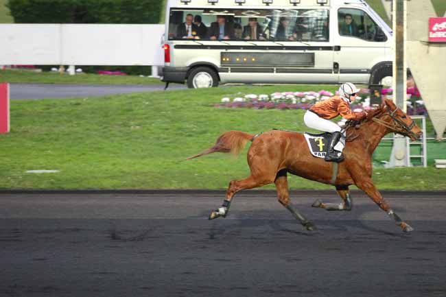 Photo d'arrivée de la course pmu PRIX DE CALAIS à PARIS-VINCENNES le Jeudi 4 février 2016