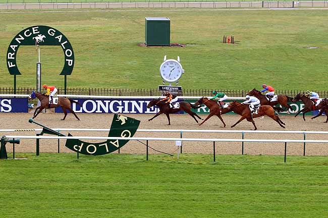 Photo d'arrivée de la course pmu PRIX DE LA ROUTE BOURBON à CHANTILLY le Jeudi 4 février 2016