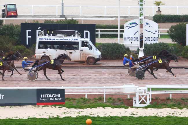 Photo d'arrivée de la course pmu PRIX HENRI CALLIER à CAGNES-SUR-MER le Mardi 9 février 2016