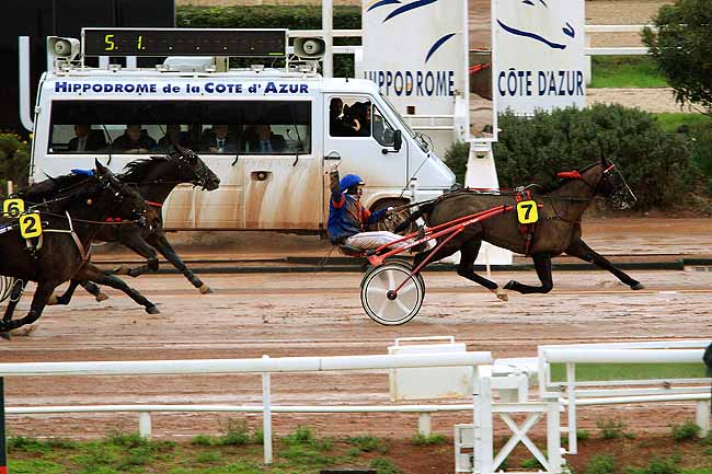Photo d'arrivée de la course pmu PRIX DE BEZIERS à CAGNES-SUR-MER le Vendredi 12 février 2016