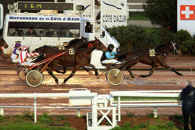 Photo d'arrivée de la course pmu PRIX DE CAZOULS-LES-BEZIERS à CAGNES-SUR-MER le Vendredi 12 février 2016