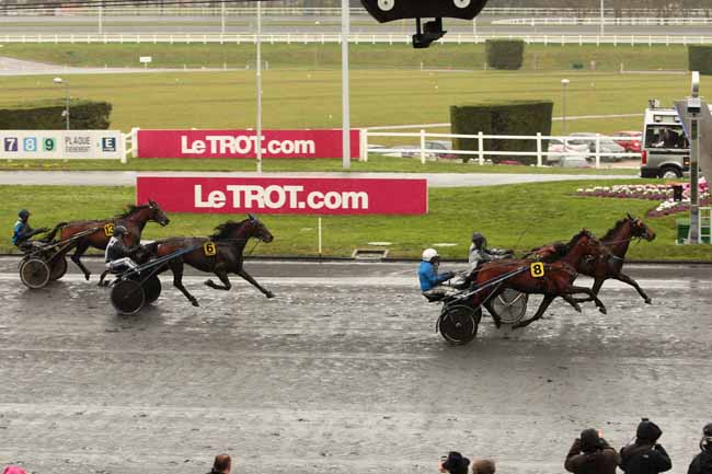 Photo d'arrivée de la course pmu PRIX DE GOURNAY-EN-BRAY à PARIS-VINCENNES le Samedi 13 février 2016