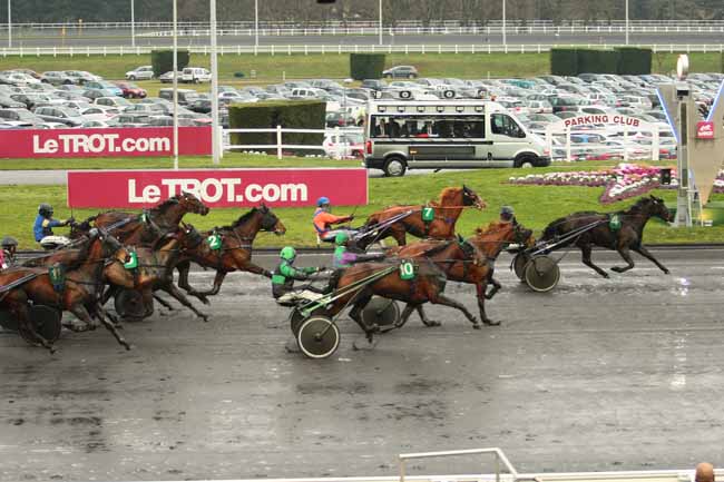 Photo d'arrivée de la course pmu PRIX DE JOSSELIN à PARIS-VINCENNES le Dimanche 14 février 2016