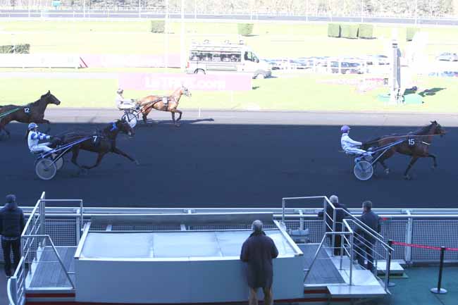 Photo d'arrivée de la course pmu PRIX DE GAILLAC à PARIS-VINCENNES le Mardi 16 février 2016
