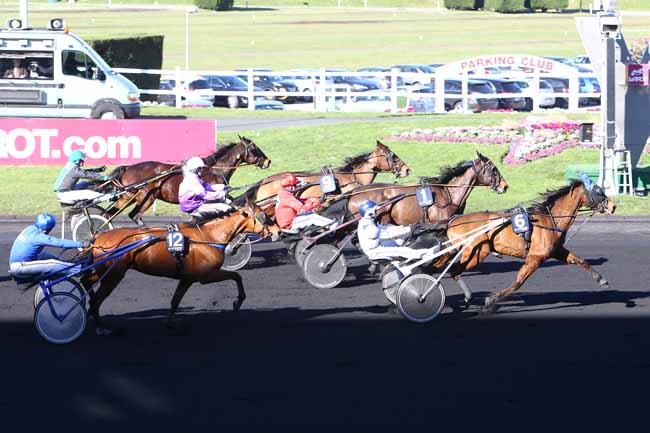 Photo d'arrivée de la course pmu PRIX DE CHATEAU-GONTIER à PARIS-VINCENNES le Mardi 16 février 2016