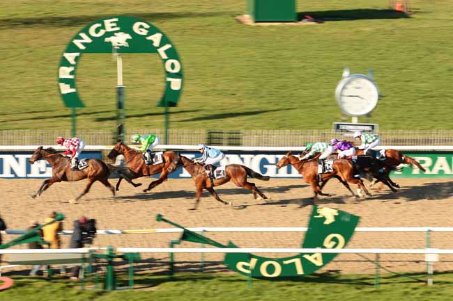 Photo d'arrivée de la course pmu PRIX DE LA ROUTE DES GRANDS CHENES à CHANTILLY le Mardi 16 février 2016