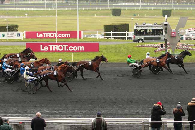 Photo d'arrivée de la course pmu PRIX DE CHATEAURENARD à PARIS-VINCENNES le Jeudi 18 février 2016