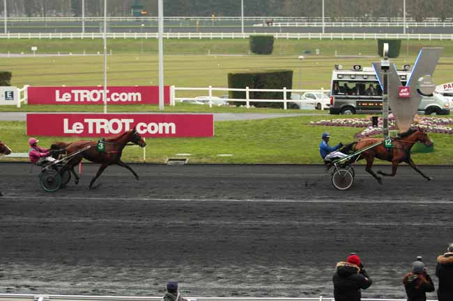 Photo d'arrivée de la course pmu PRIX DE BOIS-LE-ROI à PARIS-VINCENNES le Jeudi 18 février 2016