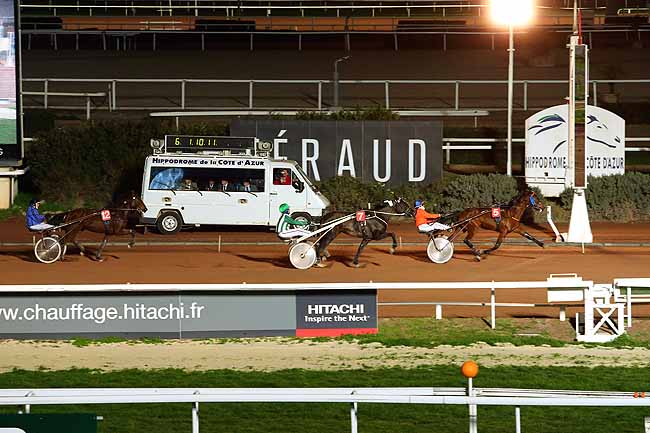 Photo d'arrivée de la course pmu PRIX DE SETUBAL à CAGNES-SUR-MER le Vendredi 19 février 2016