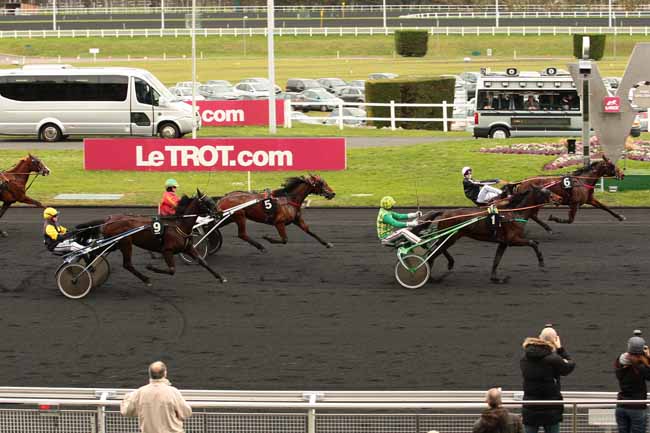 Photo d'arrivée de la course pmu PRIX PAUL CESARI - PRIX D'HYERES à PARIS-VINCENNES le Dimanche 21 février 2016