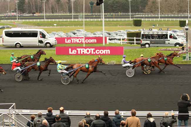 Photo d'arrivée de la course pmu PRIX COMTE PIERRE DE MONTESSON à PARIS-VINCENNES le Dimanche 21 février 2016