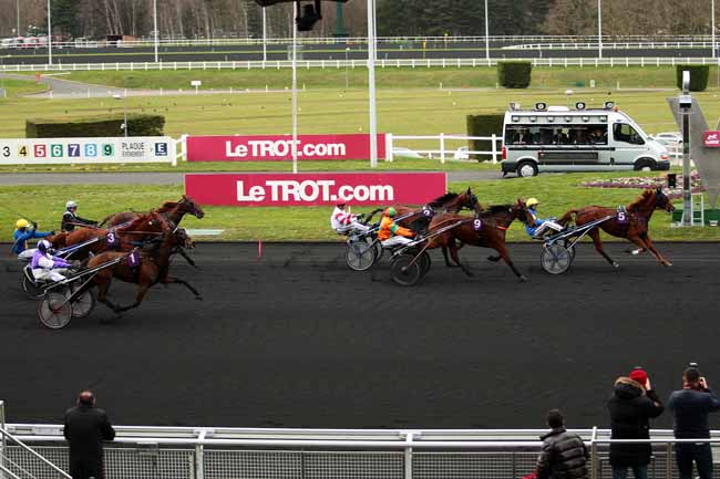 Photo d'arrivée de la course pmu PRIX OVIDE MOULINET à PARIS-VINCENNES le Lundi 22 février 2016