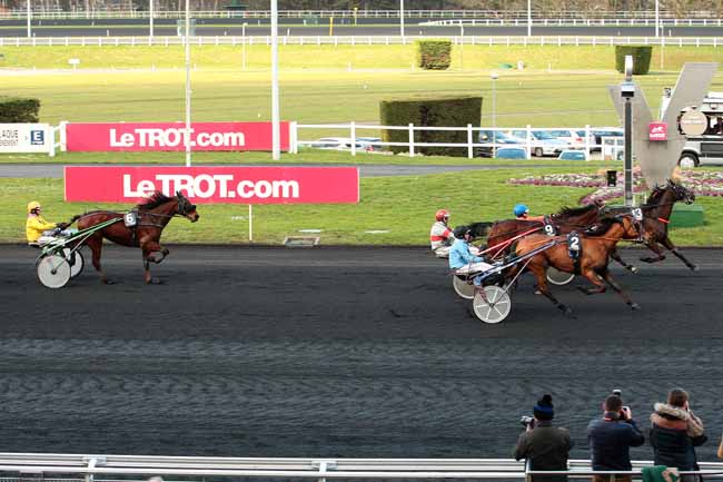 Photo d'arrivée de la course pmu PRIX DU CHESNAY à PARIS-VINCENNES le Mardi 23 février 2016